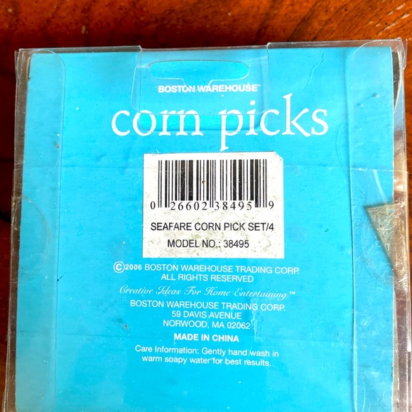 Boston Warehouse, Corn Picks, Seashell Design, Set of 4 - Picture 2 of 2